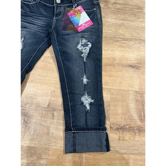 Almost famous Size 0 NWT Cropped Distressed jeans - Picture 4 of 7